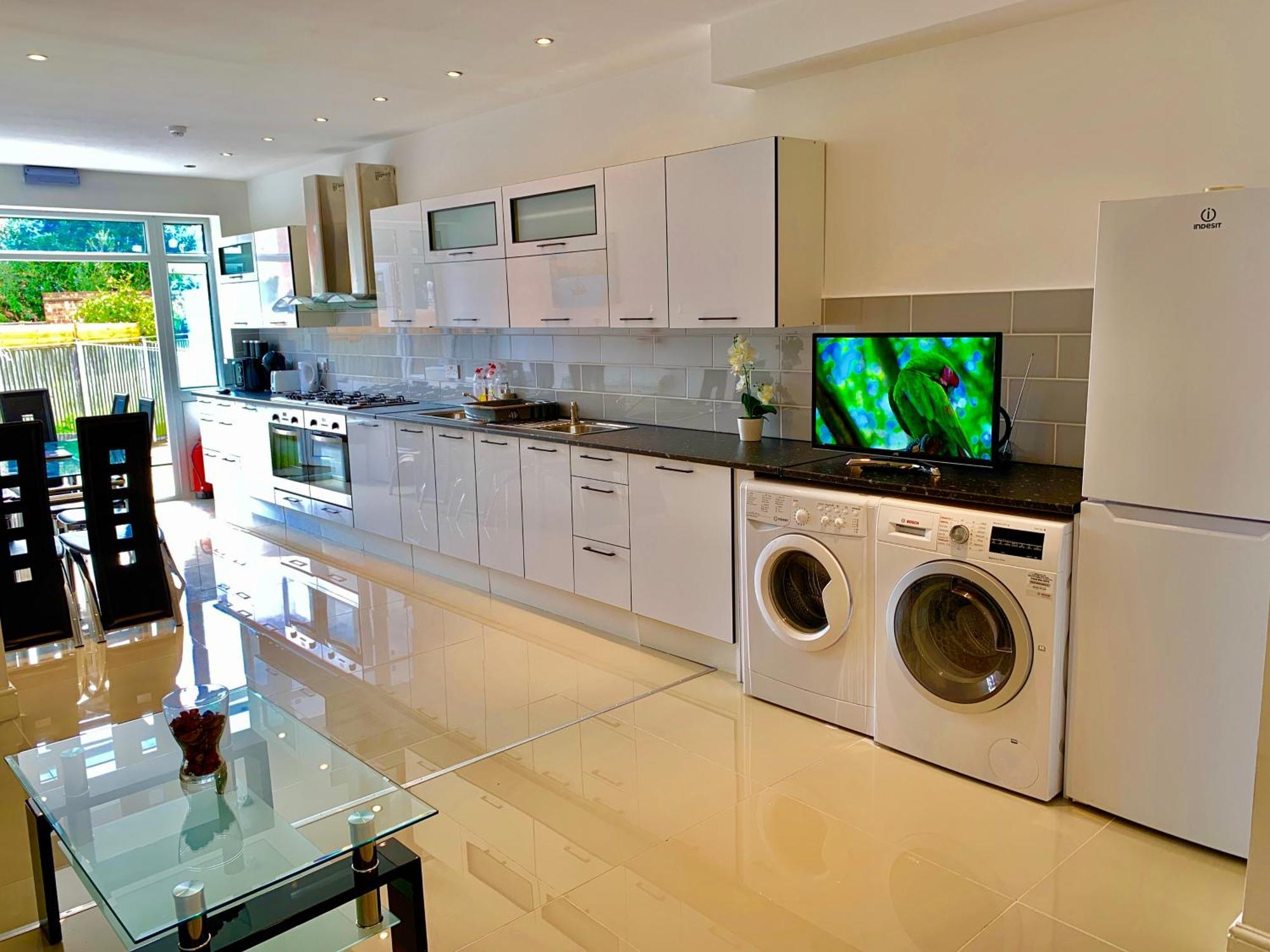 London Studio Apartments, Private Bathrooms And Parking 伊尔福德 外观 照片