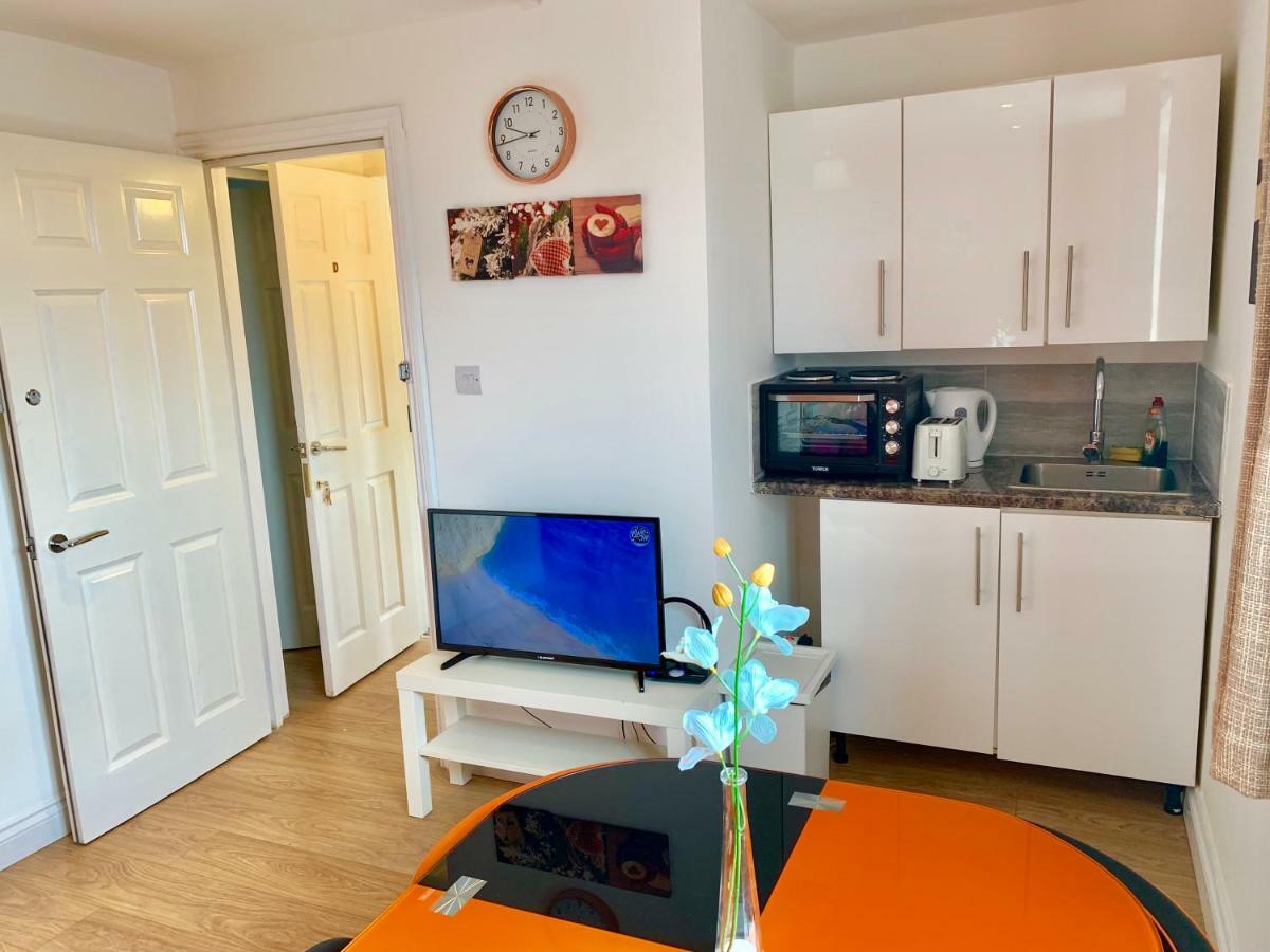 London Studio Apartments, Private Bathrooms And Parking 伊尔福德 外观 照片