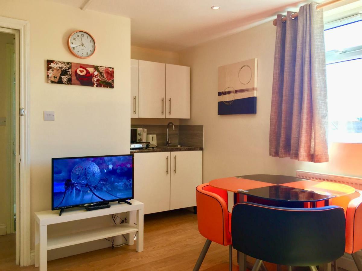 London Studio Apartments, Private Bathrooms And Parking 伊尔福德 外观 照片