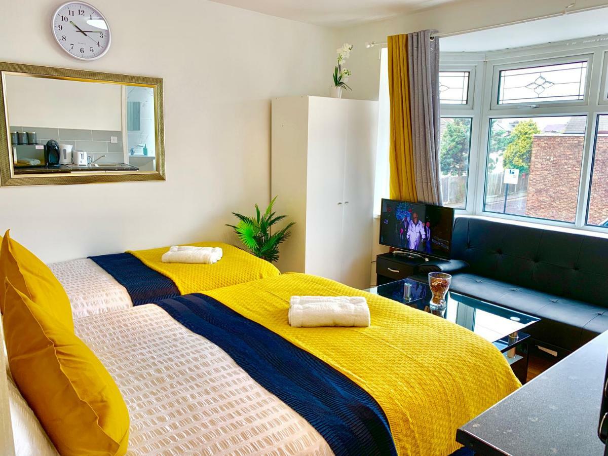 London Studio Apartments, Private Bathrooms And Parking 伊尔福德 外观 照片