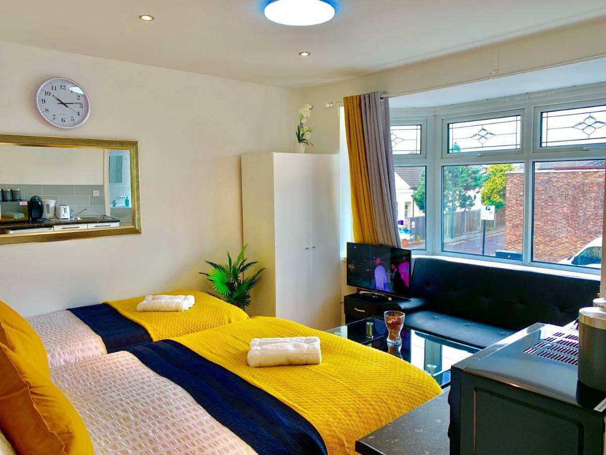 London Studio Apartments, Private Bathrooms And Parking 伊尔福德 外观 照片